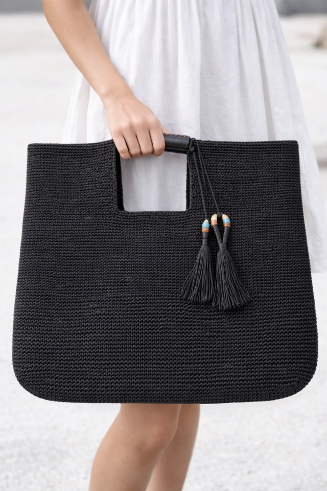 Büyük Püsküllü El Örgüsü Çanta - Siyah